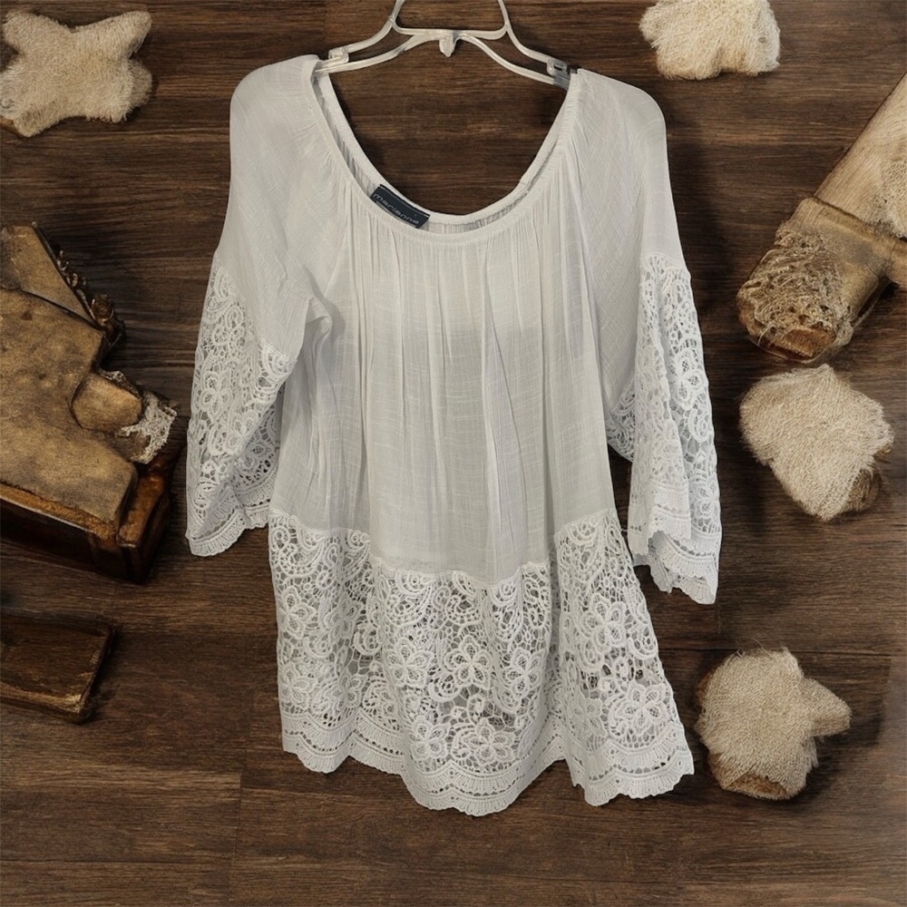 White Lace Trim Women's flowing long Top Sz XL NICE